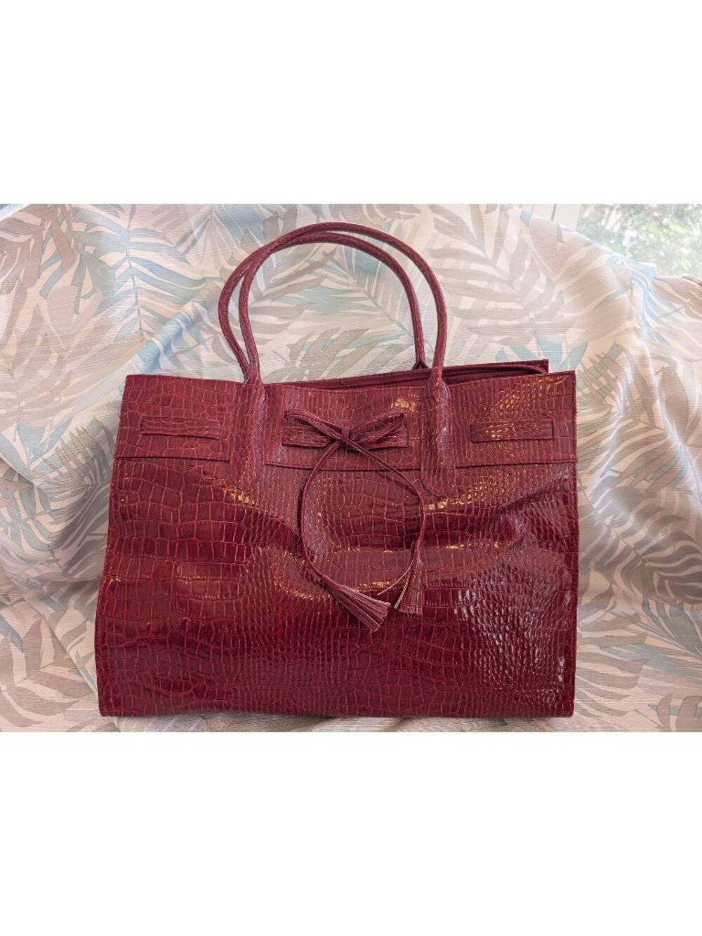 Elizabeth Arden Large Red Faux-crocodile Embossed Tote bag GWP Travel Statement